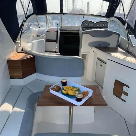 Botel Vedette Pour Sejour Inoubliable La Rochelle (Charente-Maritime)