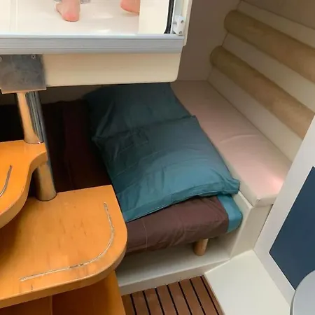 Vedette Pour Sejour Inoubliable Bateau-hôtel